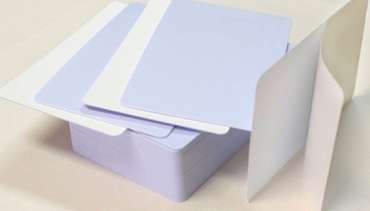 Выбор между ретрансферным и прямым принтером для карт