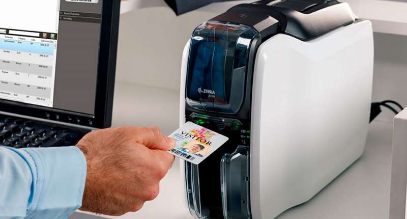 Преимущества ретрансферных принтеров для печати бейджей